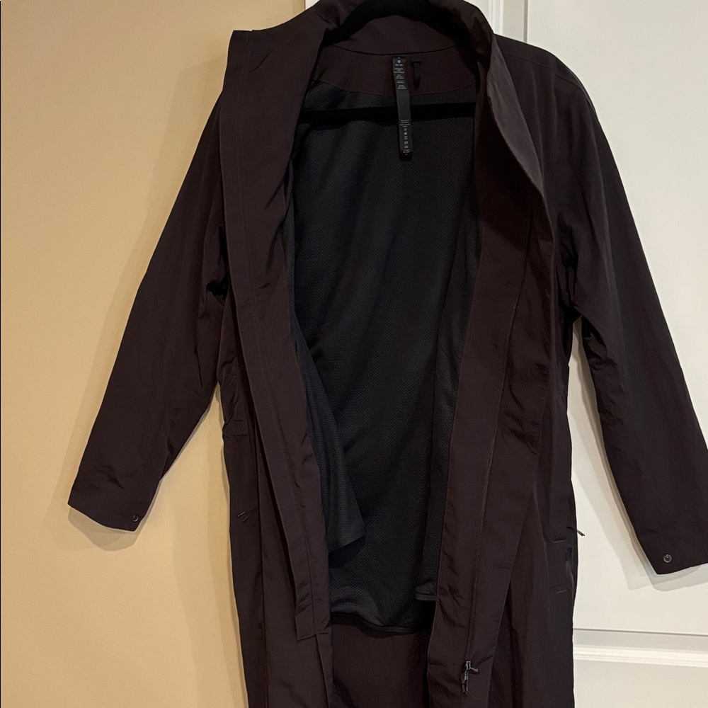 Lululemon Lab Moraine Coat in Maroon Brown. Size L - Picture 8 of 16